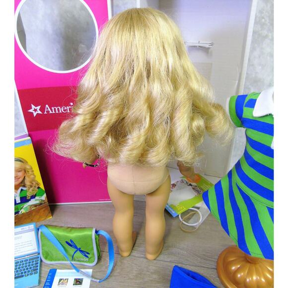 American Girl LANIE DOLL + ACCESSORIES Bracelet Pet Bunny Laptop Book AG BOX - Picture 7 of 12